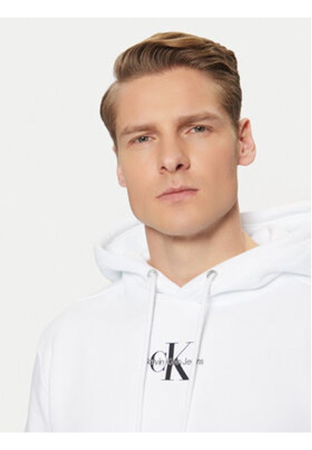 Calvin Klein Jeans Bluza J30J323749 Biały Regular Fit. Kolor: biały. Materiał: bawełna