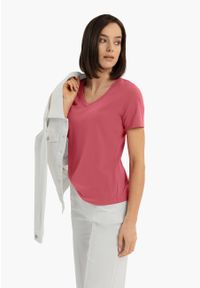 Volcano - Koszulka z dekoltem w serek T-LEA. Typ kołnierza: dekolt w serek. Materiał: elastan, bawełna, skóra, materiał. Długość rękawa: krótki rękaw. Długość: krótkie. Wzór: gładki. Styl: klasyczny #1