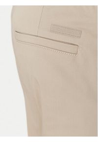 Calvin Klein Chinosy K10K114104 Beżowy Tapered Fit. Kolor: beżowy. Materiał: bawełna #3