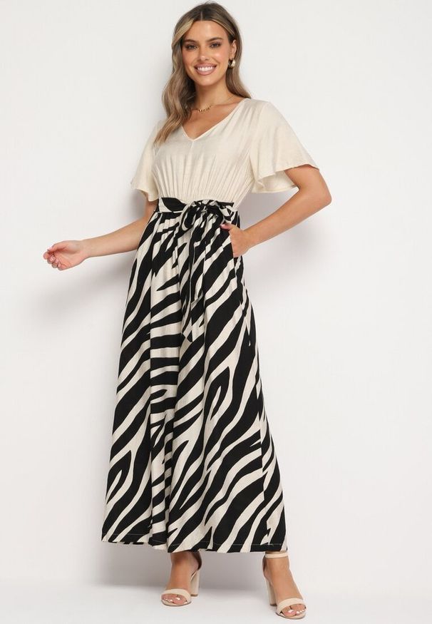 Born2be - Czarno-Biały Taliowany Kombinezon z Szerokimi Nogawkami i Paskiem w Talii Nellma. Okazja: na co dzień. Kolor: czarny. Materiał: wiskoza. Długość rękawa: krótki rękaw. Długość: krótkie. Styl: casual, elegancki