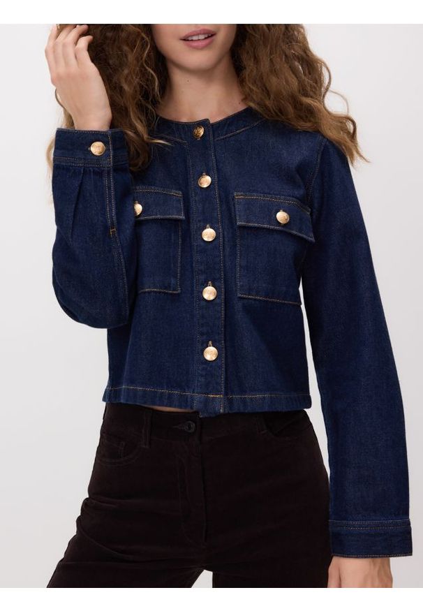 Reserved - Kurtka z dekoracyjnymi guzikami - granatowy. Kolor: niebieski. Materiał: tkanina, bawełna