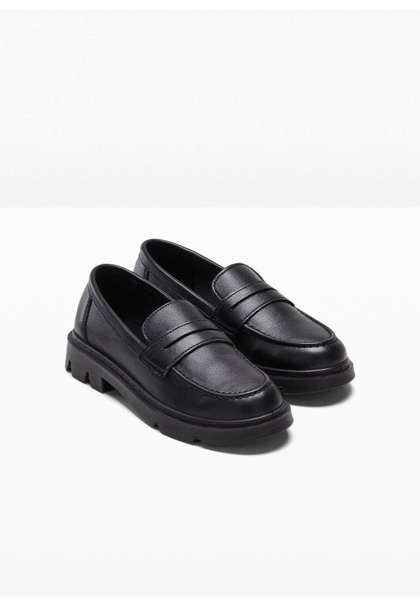 bonprix - Loafersy chunky na lekkiej podeszwie. Kolor: czarny