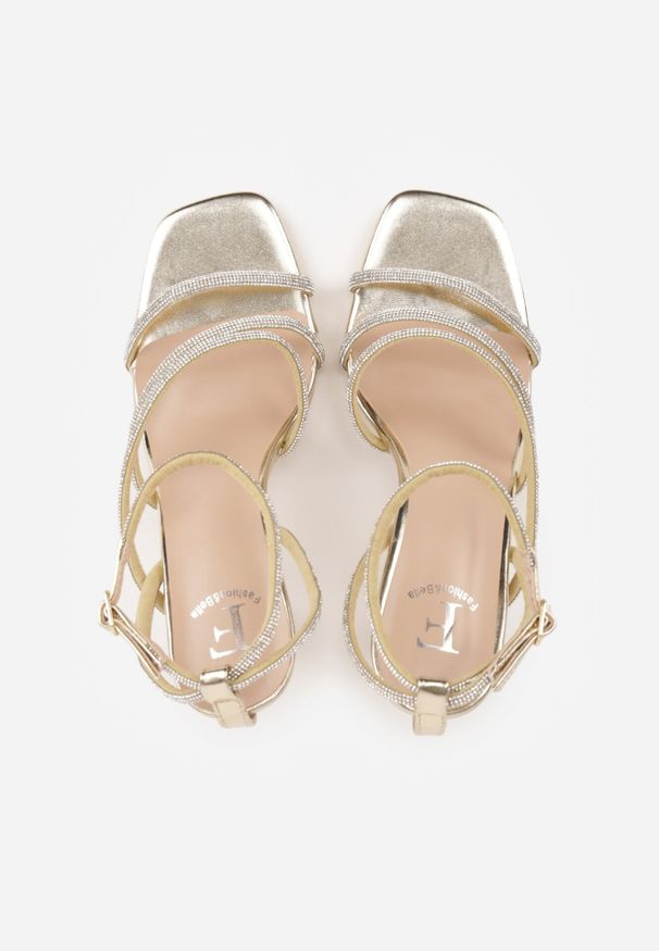 Born2be - Złote Eleganckie Sandały na Szpilce Ozdobione Cyrkoniowymi Paskami Vikiaele. Zapięcie: pasek. Kolor: złoty. Wzór: aplikacja. Obcas: na szpilce. Styl: elegancki