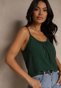 Renee - Ciemnozielony Basicowy Top z Bawełną Thireldi. Kolor: zielony. Materiał: bawełna. Sezon: lato