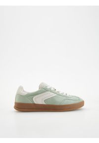 Reserved - Sneakersy na płaskiej podeszwie - jasnozielony. Kolor: zielony. Materiał: materiał. Obcas: na płaskiej podeszwie
