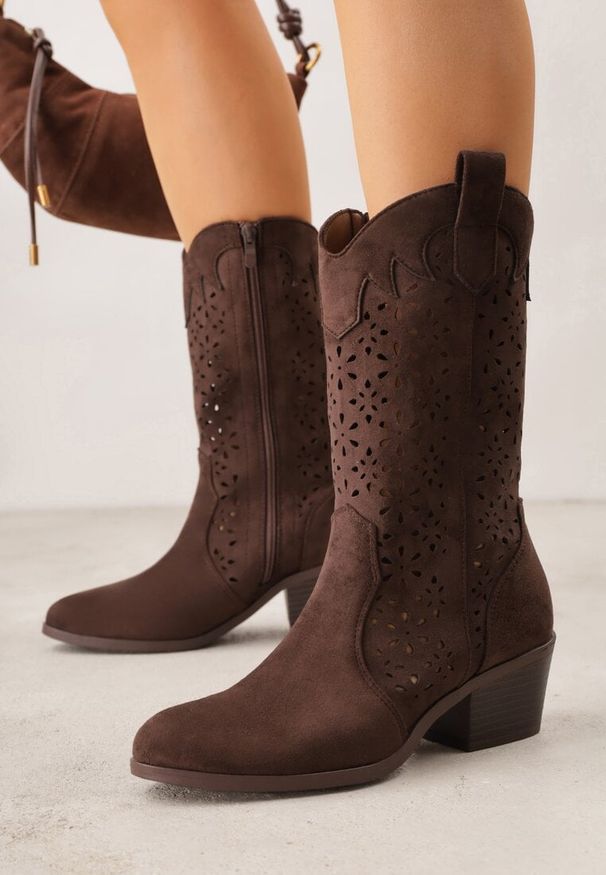 Born2be - Brązowe Ażurowe Botki na Obcasie w Stylu Kowbojek Lissemi. Okazja: na co dzień. Kolor: brązowy. Materiał: skóra, jeans. Wzór: ażurowy. Sezon: wiosna, jesień. Obcas: na obcasie. Styl: casual, elegancki. Wysokość obcasa: średni