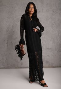 Renee - Czarna Taliowana Sukienka z Koronki Zdobiona Wiązaniem przy Szyi Terienna. Okazja: na imprezę. Kolor: czarny. Materiał: koronka. Długość rękawa: na ramiączkach. Wzór: aplikacja, koronka. Sezon: lato. Typ sukienki: oversize #6