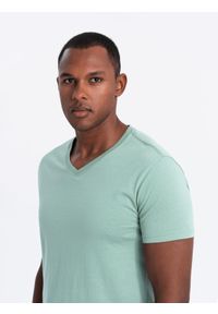 Ombre Clothing - Zestaw bawełnianych koszulek męskich V-neck BASIC – szarozielony/biały/beżowy V14 - Rozmiar: L. Typ kołnierza: dekolt w serek. Kolor: zielony. Materiał: bawełna #4