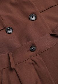 Born2be - Brązowy Komplet Garniturowy Dwurzędowa Marynarka Oversize i Szerokie Spodnie Tevalda. Kolor: brązowy. Wzór: aplikacja #7