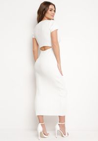 Born2be - Biała Sukienka o Dopasowanym Fasonie z Wycięciem na Plecach i Kwadratowym Dekoltem Vosalina. Okazja: na co dzień. Typ kołnierza: dekolt kwadratowy. Kolor: biały. Długość rękawa: krótki rękaw. Typ sukienki: dopasowane, proste. Styl: casual #5