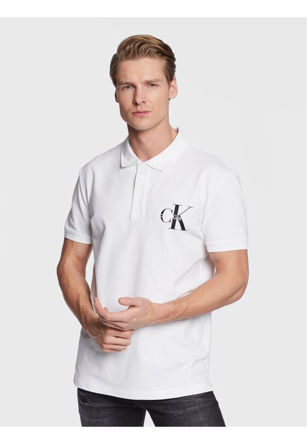 Calvin Klein Jeans Polo J30J322851 Biały Regular Fit. Typ kołnierza: polo. Kolor: biały. Materiał: bawełna