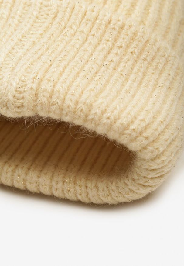 Born2be - Beżowa Prążkowana Czapka Beanie z Wiskozą i Metaliczną Nicią Temiala. Kolor: beżowy. Materiał: wiskoza, prążkowany. Styl: casual, elegancki