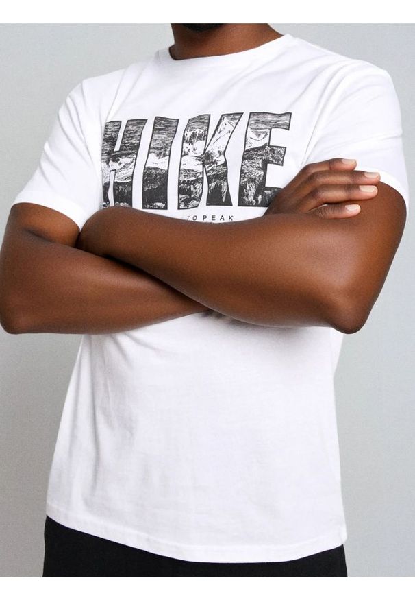 Sinsay - Bawełniana koszulka z napisem - biały. Kolor: biały. Materiał: bawełna. Wzór: napisy