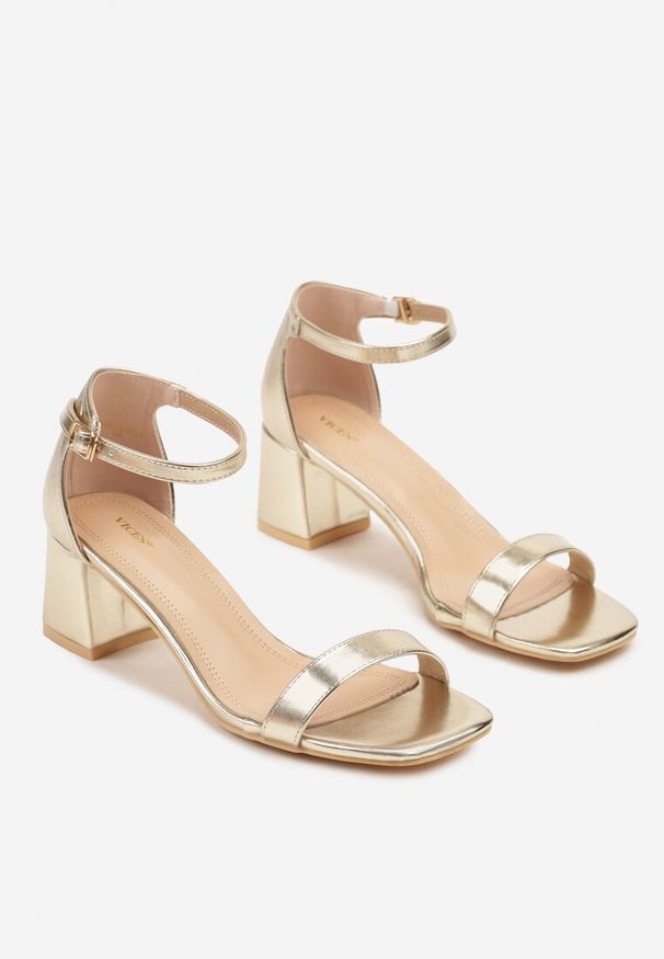 Born2be - Złote Sandały Vices na Słupkowym Obcasie z Kwadratowym Noskiem Galonea. Okazja: na co dzień. Kolor: złoty. Obcas: na obcasie. Styl: elegancki, casual. Wysokość obcasa: średni