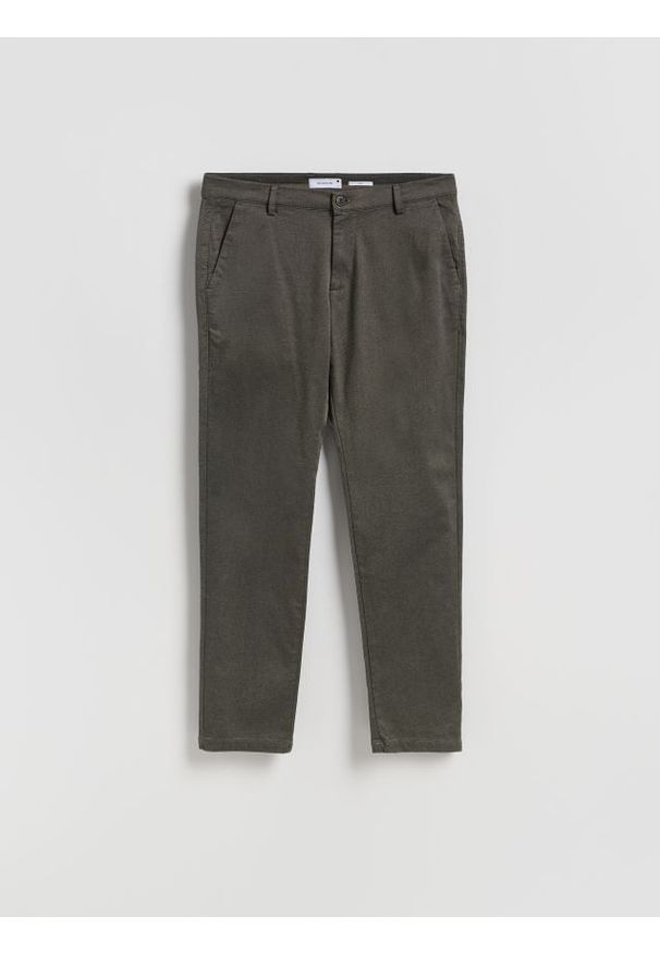 Reserved - Spodnie chino slim fit - ciemnozielony. Kolor: zielony. Materiał: tkanina, bawełna