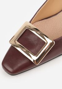 Born2be - Bordowe Czółenka Vices ze Skórzaną Wkładką i Prostokątną Aplikacją Berisse. Okazja: na co dzień, na spotkanie biznesowe, do pracy. Kolor: czerwony. Materiał: skóra. Wzór: aplikacja. Obcas: na obcasie. Styl: casual, biznesowy, elegancki, klasyczny. Wysokość obcasa: średni #7