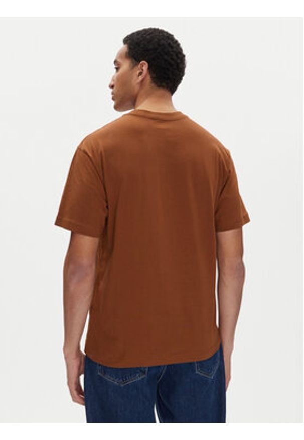 Vans T-Shirt Essential VN000HPZ Brązowy Loose Fit. Kolor: brązowy. Materiał: bawełna