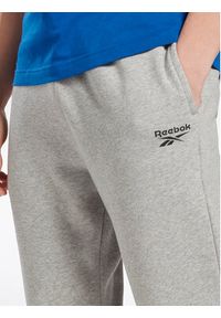 Reebok Spodnie dresowe Identity IA4345 Szary Regular Fit. Kolor: szary. Materiał: bawełna, dresówka #4