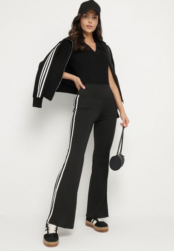 Born2be - Czarne Marszczone Legginsy Dzwony z Wysokim Stanem i Lampasami Nakatia. Okazja: na co dzień. Stan: podwyższony. Kolor: czarny. Styl: sportowy, casual, elegancki