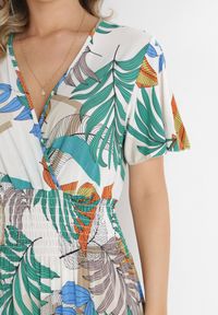 Born2be - Biało-Zielona Sukienka z Kopertowym Dekoltem i Gumkami w Pasie Kensy. Okazja: na co dzień. Typ kołnierza: dekolt w serek. Kolor: biały. Typ sukienki: kopertowe. Styl: casual #4