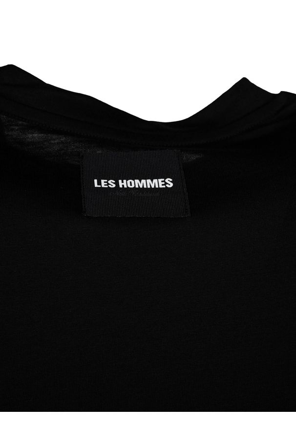 Les Hommes T-shirt | LS234335-469U | Back Lable | Mężczyzna | Czarny. Okazja: na co dzień. Kolor: czarny. Materiał: lyocell, bawełna. Wzór: aplikacja. Styl: casual
