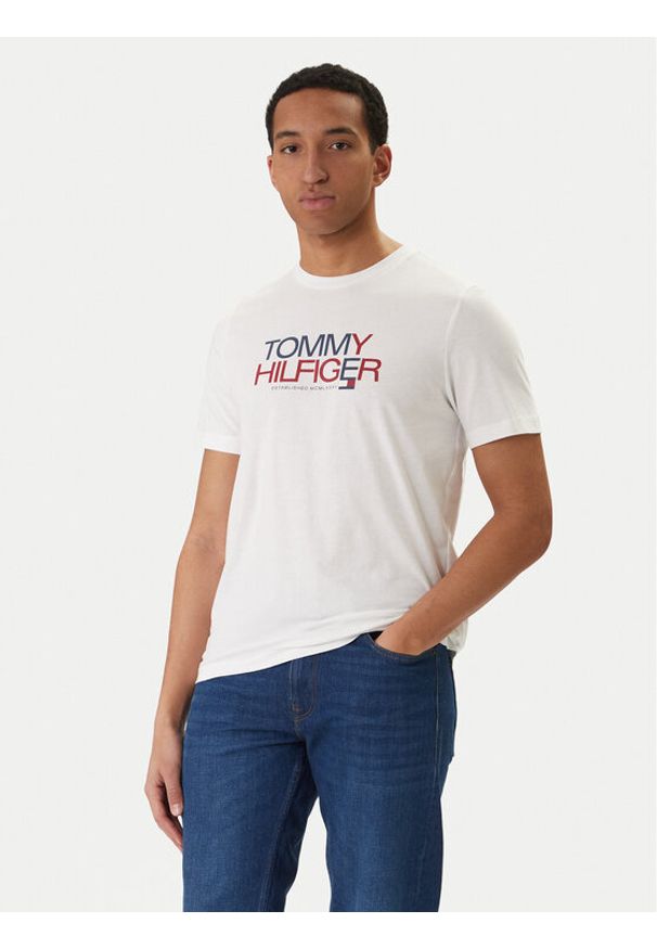 TOMMY HILFIGER - Tommy Hilfiger T-Shirt Brand Love Big Text MW0MW42369 Biały Regular Fit. Kolor: biały. Materiał: bawełna