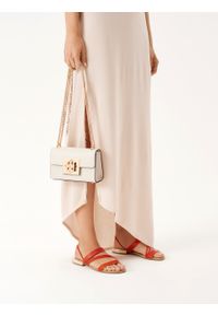 Kazar - Elegancka torebka na ramię ze skóry licowej. Kolor: kremowy. Materiał: skórzane. Styl: elegancki. Rodzaj torebki: na ramię #5