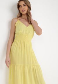 Born2be - Żółta Sukienka Euneope. Kolor: żółty. Materiał: tkanina. Długość rękawa: na ramiączkach. Wzór: ażurowy, aplikacja. Styl: wakacyjny. Długość: midi #4