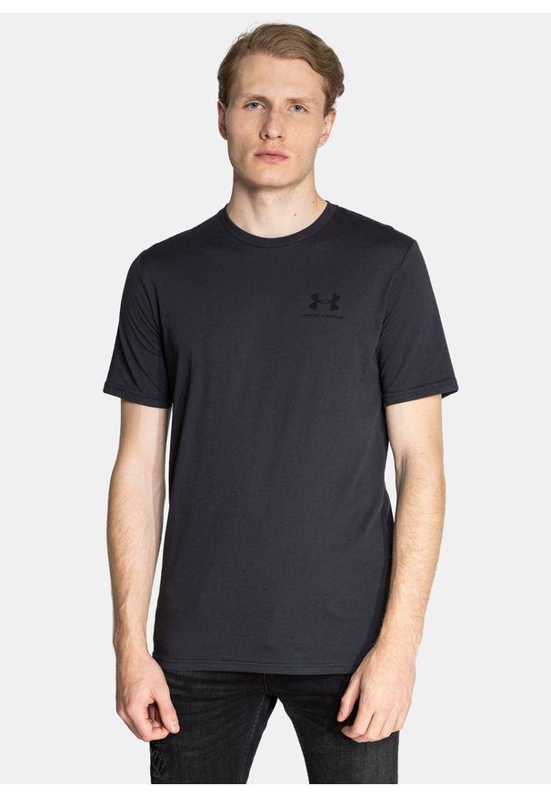 Koszulka Under Armour Sportstyle Left Chest Tee (1326799-001). Kolor: czarny. Sport: fitness