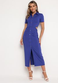 Born2be - Granatowa Sukienka Koszulowa z Wycięciami w Talii i i Marszczeniami Zapinana na Guziki Quvlea. Okazja: na co dzień. Kolor: niebieski. Materiał: jeans, wiskoza. Typ sukienki: koszulowe. Styl: casual #1