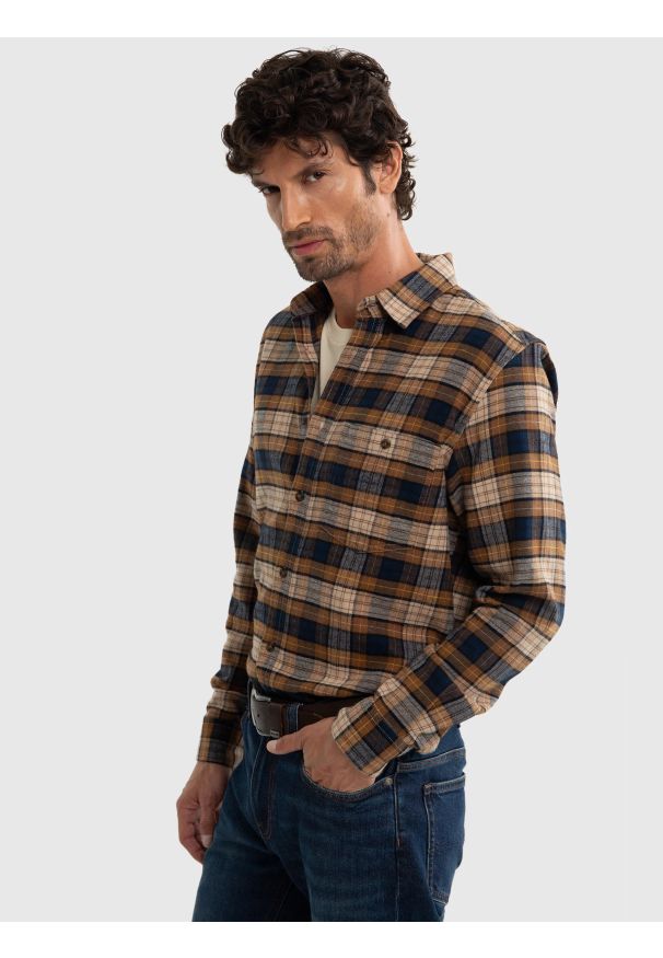 Big-Star - Koszula męska flanelowa w kratę brązowa Flanen 803. Kolor: brązowy. Materiał: bawełna, jeans, materiał. Długość rękawa: bez rękawów. Wzór: kratka. Sezon: zima, jesień. Styl: retro, klasyczny, elegancki