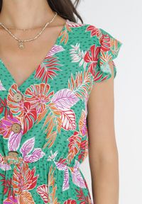 Born2be - Zielona Sukienka Mini z Gumką w Talii i Falbankami z Wiskozy Calanna. Typ kołnierza: kołnierz z falbankami. Kolor: zielony. Materiał: wiskoza. Sezon: wiosna, lato. Długość: mini #4