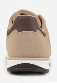 Renee - Beżowo-Brązowe Sneakersy Ozdobione Dwoma Paskami Lannatea. Okazja: na co dzień. Zapięcie: pasek. Kolor: beżowy. Wzór: aplikacja #4