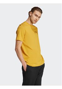 Adidas - adidas T-Shirt IL5066 Żółty Regular Fit. Kolor: żółty. Materiał: bawełna