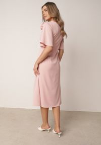 Born2be - Różowa Koktajlowa Sukienka VICES ze Zwiewnymi Rękawami i Kwiatową Aplikacją 3D Talilia. Okazja: na wesele, na ślub cywilny, na imprezę. Kolor: różowy. Wzór: aplikacja, kwiaty. Styl: wizytowy #3