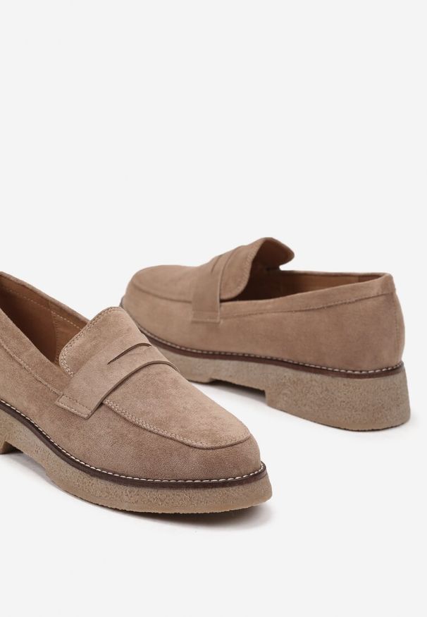 Renee - Ciemnobeżowe Mokasyny z Ekozamszu na Grubej Podeszwie Belirra. Okazja: do pracy, na spotkanie biznesowe. Kolor: beżowy. Materiał: bawełna. Styl: biznesowy, elegancki