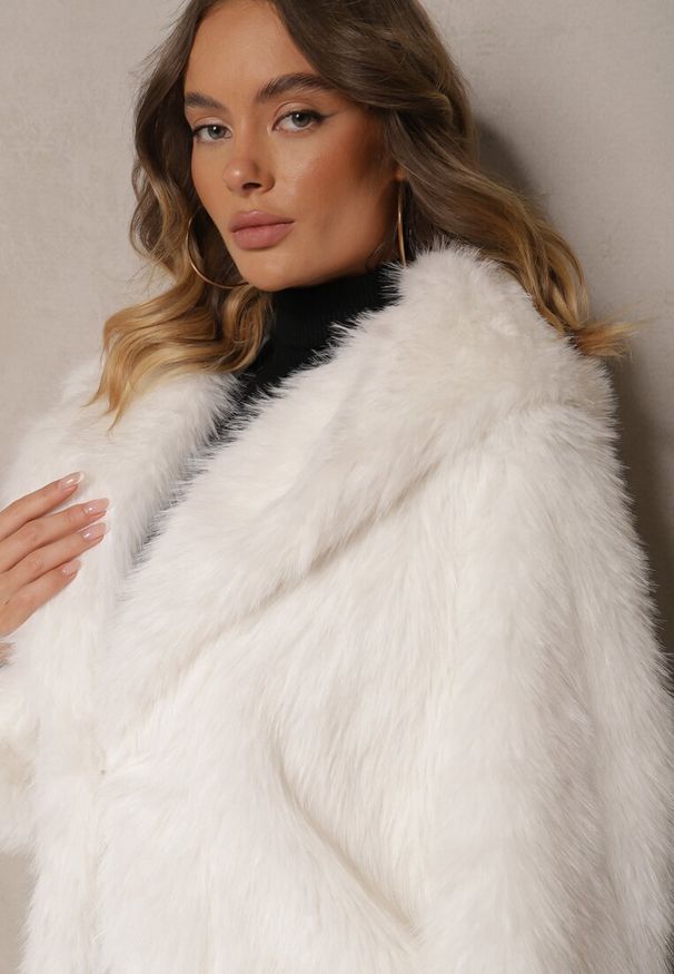 Renee - Biała Kurtka Futerko w Eleganckim Stylu Vortilae. Okazja: na co dzień. Kolor: biały. Materiał: futro. Styl: elegancki