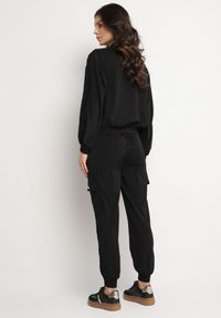 Born2be - Czarny Komplet Dresowy w Stylu Cargo Spodnie i Bluza z Imitacją Kieszeni Ivelhiris. Kolor: czarny. Materiał: dresówka #6