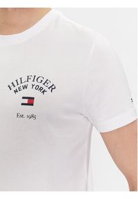 TOMMY HILFIGER - Tommy Hilfiger T-Shirt Arch Varsity MW0MW33689 Biały Regular Fit. Kolor: biały. Materiał: bawełna