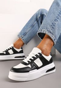 Born2be - Czarno-Białe Sznurowane Sneakersy na Grubej Podeszwie Levitellia. Kolor: czarny. Materiał: jeans