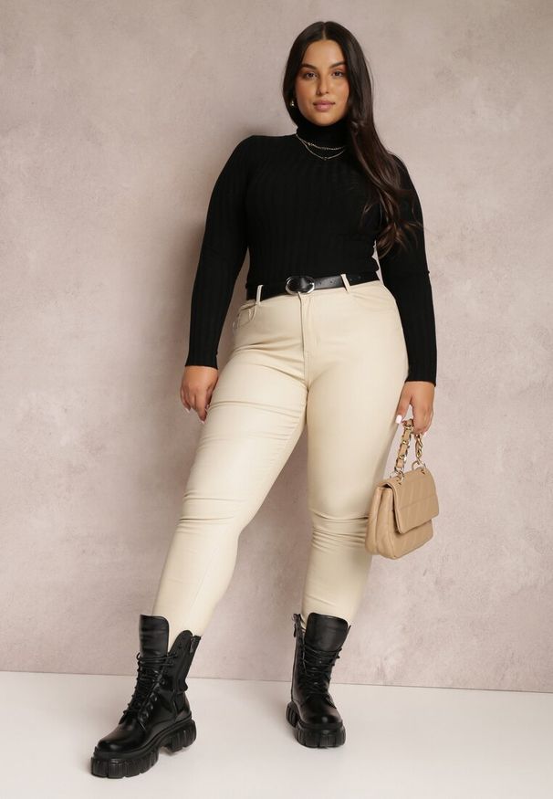 Renee - Jasnobeżowe Spodnie Skinny Push Up Zilli. Kolekcja: plus size. Kolor: beżowy