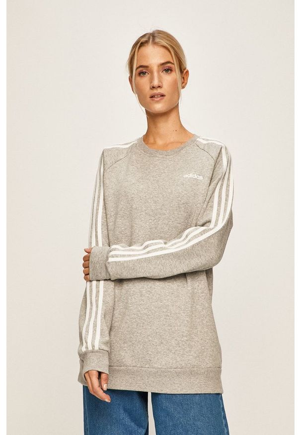 Adidas - adidas - Bluza FN5785. Kolor: szary. Materiał: dzianina. Długość rękawa: raglanowy rękaw. Wzór: gładki