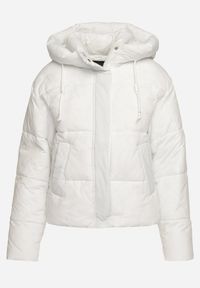 Born2be - Biała Pikowana Kurtka Puffer z Kapturem Miviera. Okazja: na co dzień, na spacer. Typ kołnierza: kaptur. Kolor: biały. Materiał: dzianina, jeans. Sezon: zima. Styl: casual #4