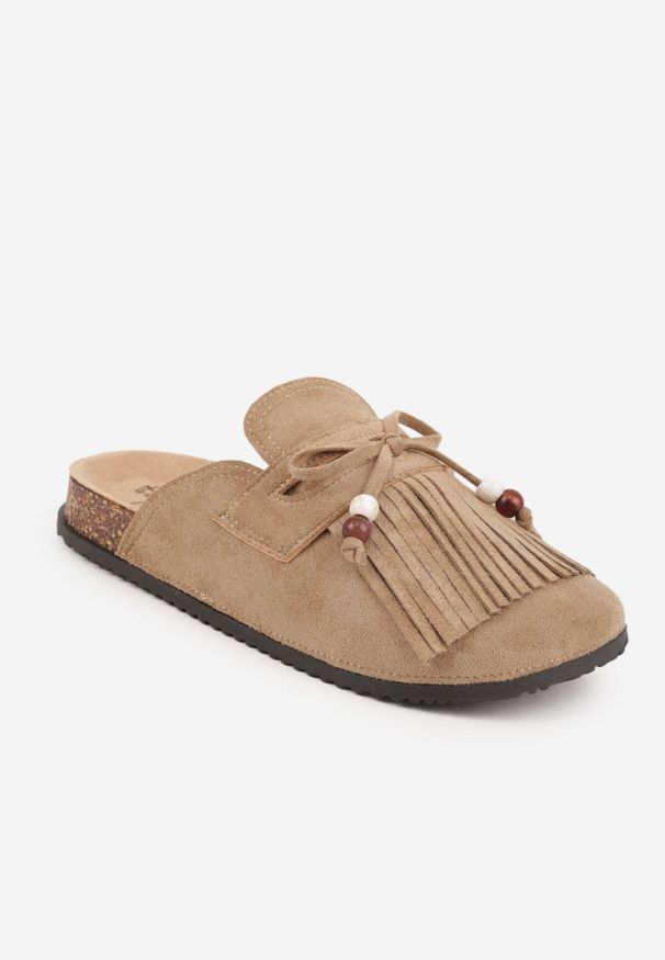 Born2be - Ciemnobeżowe Płaskie Klapki Mule Zdobione Frędzlami i Kokardką z Koralikami Petlame. Okazja: na co dzień. Kolor: beżowy. Materiał: jeans, len. Wzór: aplikacja. Sezon: lato. Styl: boho, casual, elegancki