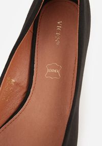 Renee - Czarne Czółenka Vices na Metalicznym Obcasie ze Skórzaną Wkładką Sivine. Kolor: czarny. Materiał: skóra. Obcas: na obcasie. Styl: klasyczny. Wysokość obcasa: średni #2