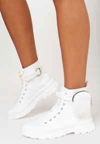 Born2be - Białe Trampki Diomareo. Nosek buta: okrągły. Zapięcie: klamry. Kolor: biały. Materiał: guma, jeans, dresówka, materiał. Szerokość cholewki: normalna. Wzór: aplikacja