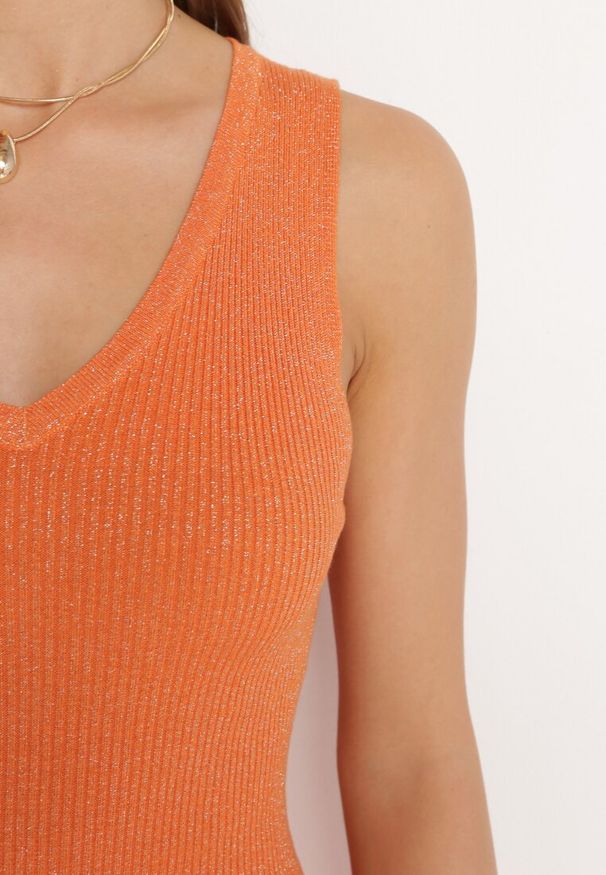 Born2be - Pomarańczowa Sukienka Bodycon z Prążkowanej Lekkiej Dzianiny z Metaliczną Nitką Ithiles. Kolor: pomarańczowy. Materiał: dzianina, prążkowany. Typ sukienki: bodycon. Styl: elegancki