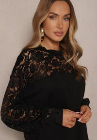 Renee - Czarna Bluzka z Wiskozą z Koronką Eviriva. Okazja: na co dzień. Kolor: czarny. Materiał: koronka, wiskoza. Długość rękawa: długi rękaw. Długość: długie. Wzór: koronka. Styl: casual #4
