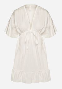 Born2be - Biała Nietoperzowa Sukienka z Wiskozą o Rozkloszowanym Kroju z Falbanką Tullimi. Okazja: na co dzień. Typ kołnierza: dekolt w kształcie V. Kolor: biały. Materiał: wiskoza. Styl: casual, elegancki #3