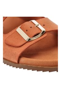 Hee - Klapki damskie HEE, na platformie skórzane klasyczne z klamrami, pomarańczowe, 25050. Okazja: na co dzień, na spacer. Kolor: pomarańczowy. Materiał: skóra. Sezon: lato. Obcas: na platformie. Styl: klasyczny #3